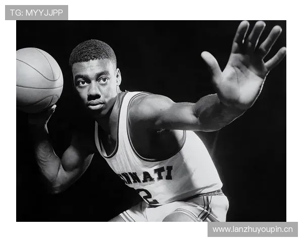 奥斯卡·罗伯特森持球单打效率提升显著带动球队核心表现